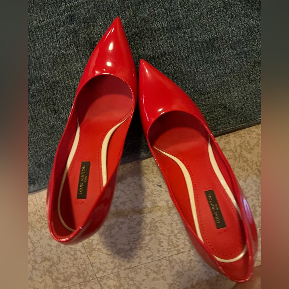 Size 40 Louis Vuitton, red nice dressing shoe, authentic very classy